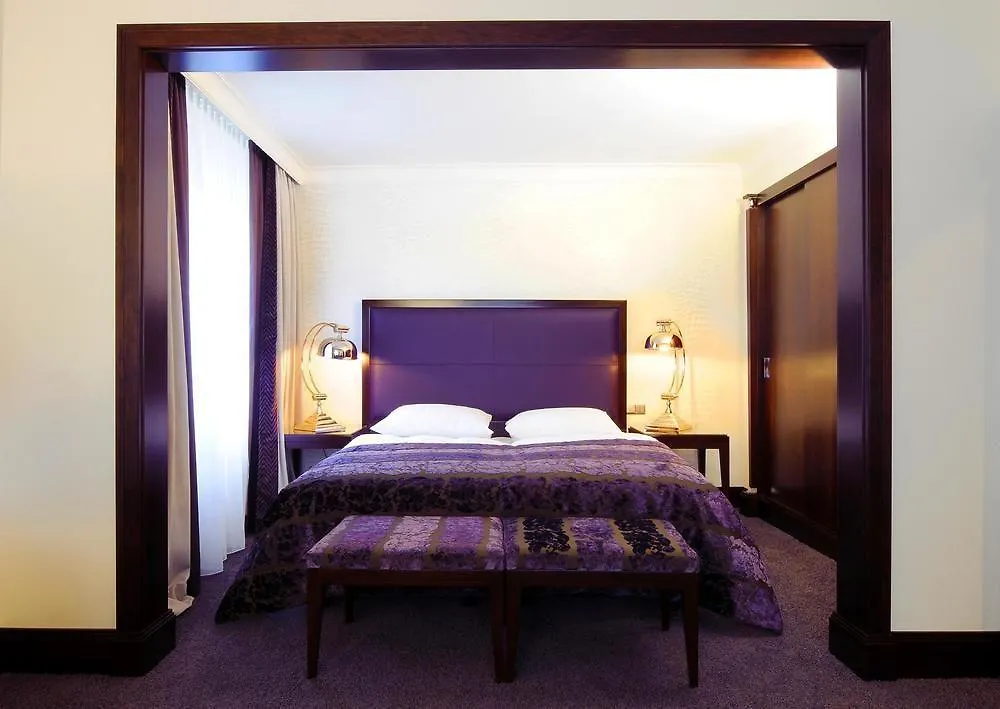 Bernstein Hotel Villa Kastania Βερολίνο 4*,
