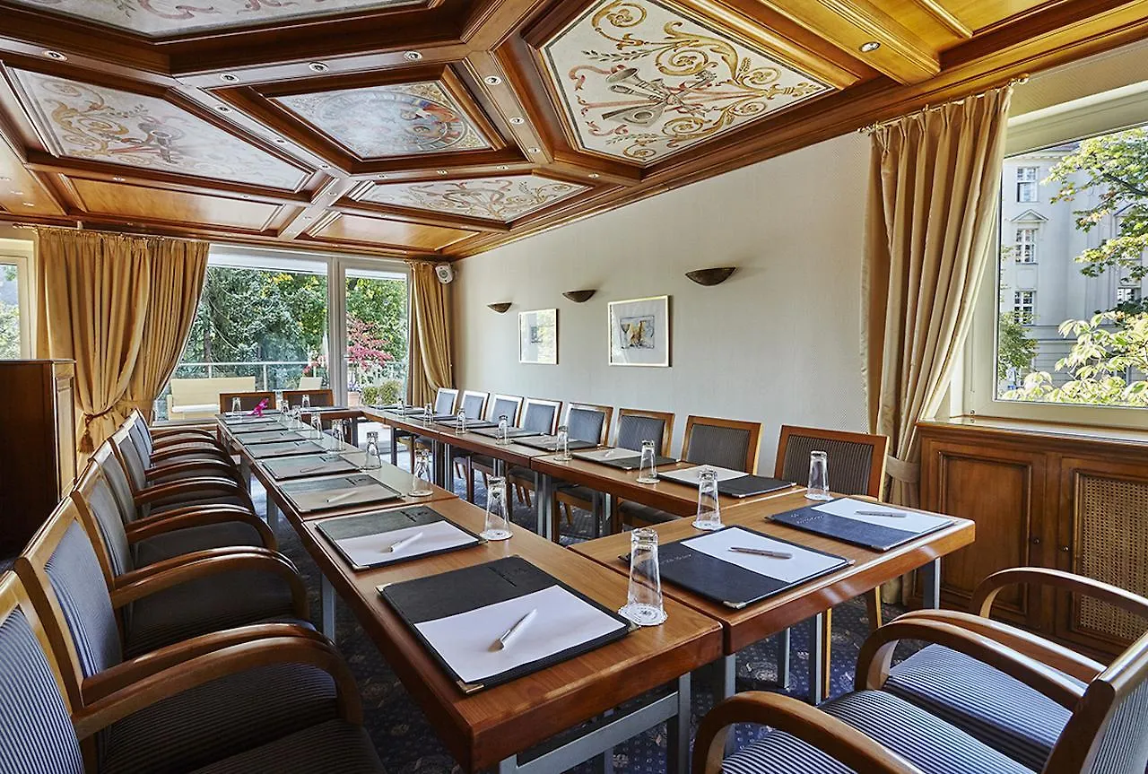 Bernstein Hotel Villa Kastania Βερολίνο 4*,