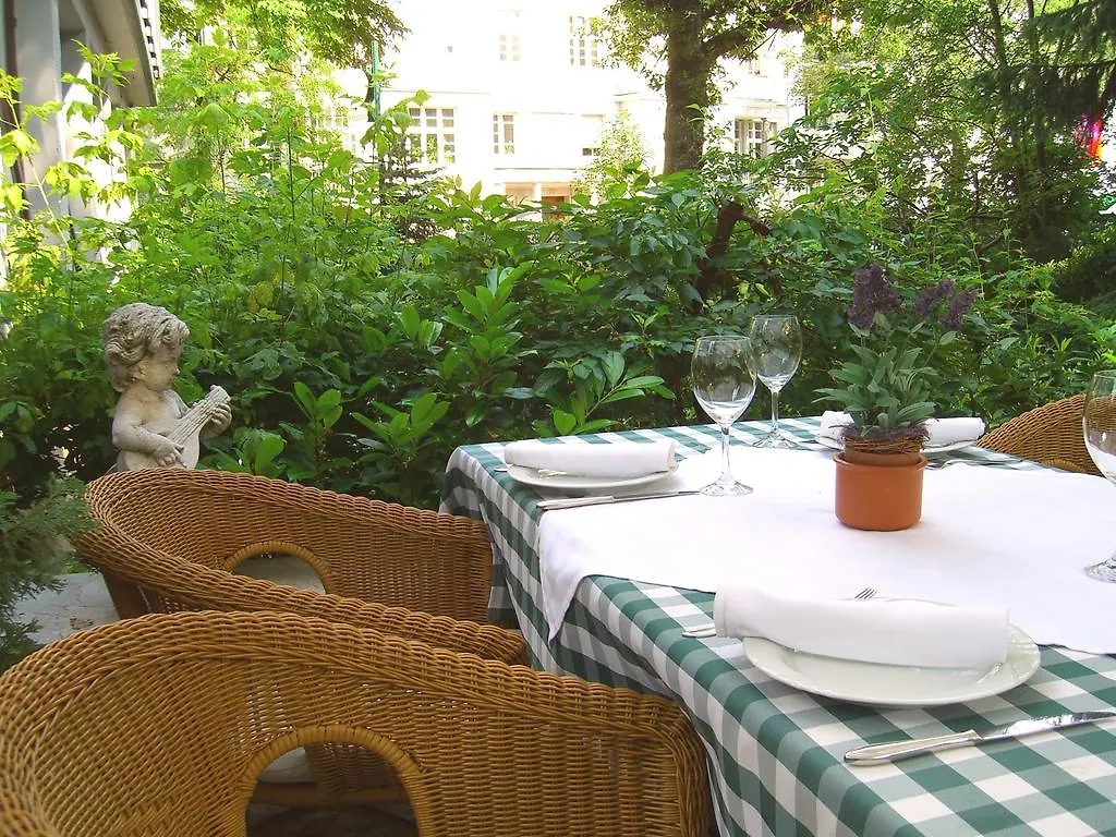 ****  Bernstein Hotel Villa Kastania Berlín Německo